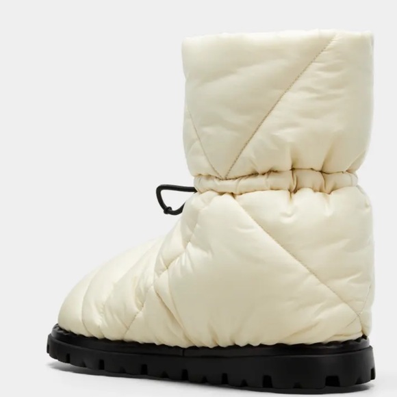 PRADA
Blow Quilted Nylon Snow Booties - Picture 2 of 6